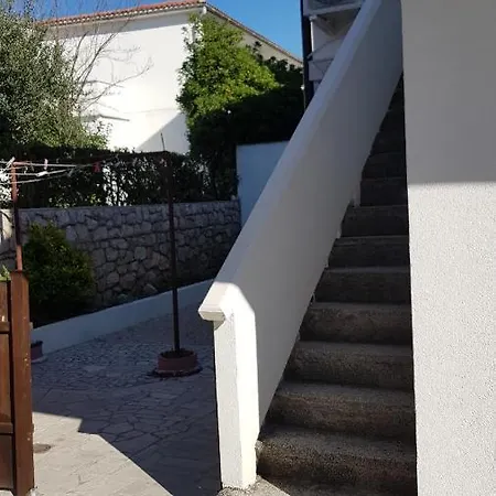 Apartment Dora *