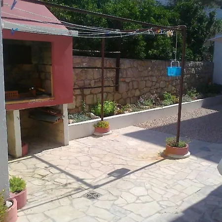 Apartment Dora *